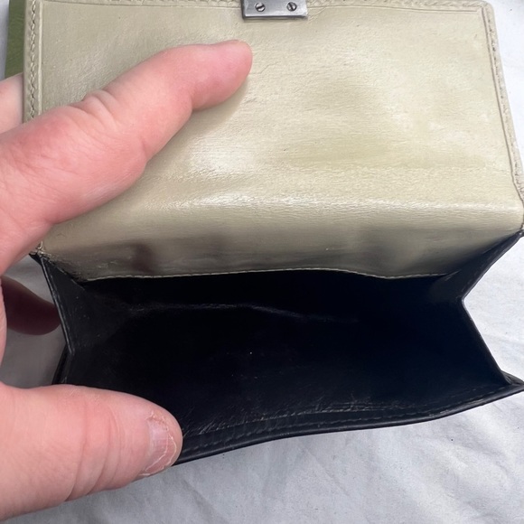 💯 Authentic Refurbished Gucci compact Wallet - Picture 4 of 7